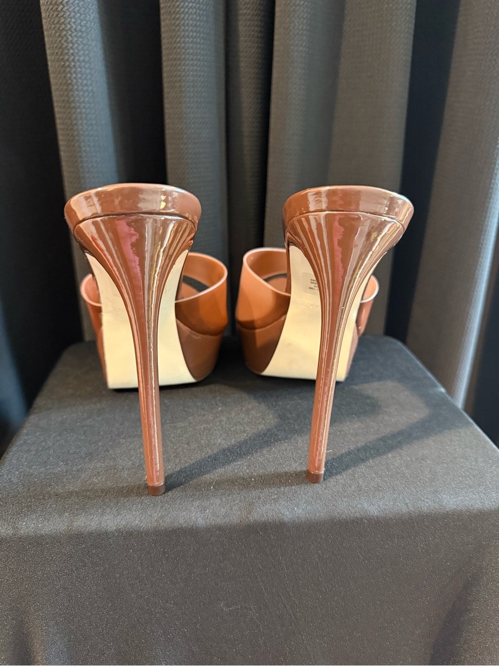 Steve Madden Patent Slide Mules in Brown Tan - Picture 4 of 4
